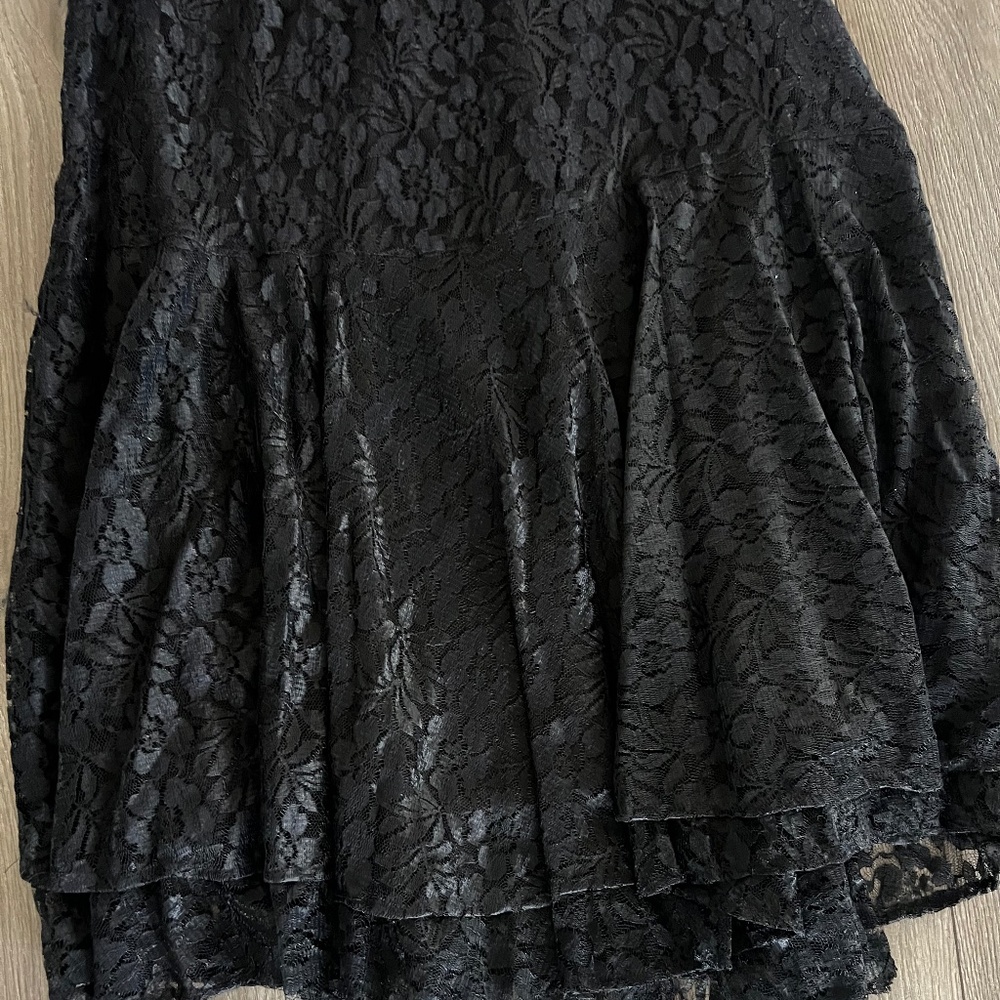 LOLA P Hi-Low Hem Black Lace Skirt โ Size XL - Picture 3 of 5